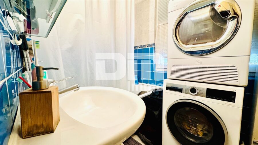 Modernisierte Eigentumswohnung mit Balkon in gepflegtem Mehrfamilienhaus - Bad / Badewanne / Waschmaschinenanschluss